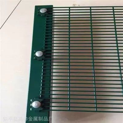 4.0mm 녹색 용융 아연 도금 용접 와이어 메쉬 울타리