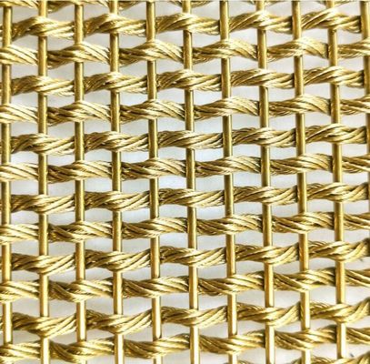 장식적인 스테인리스 클래딩 금속 정면 패널에 의하여 길쌈되는 철망사