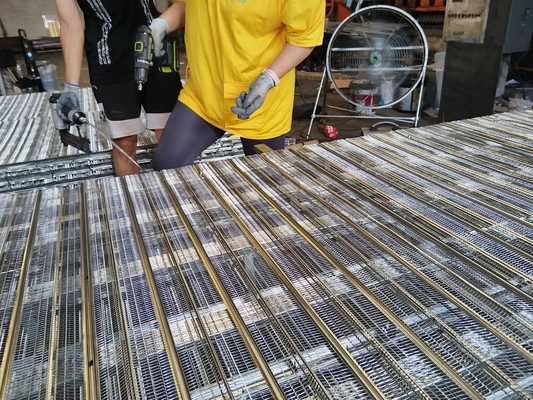 시멘트 붓기용 진열된 리브 라스 폼워크 1.1m x 3m