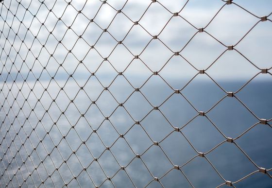 60° 메쉬 개구 각도 및 아연 도금 마감 처리된 건물 보호용 부드러운 스테인리스 스틸 로프 와이어 메쉬