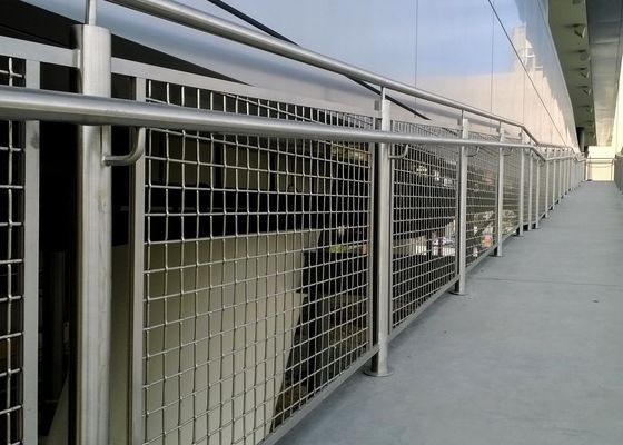 30%-60% 열린 지역 건축 금속 메시 0.5mm-4.0mm 철망사 층계 방책