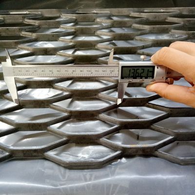 직류 전기로 자극된 3.0lbs 팽창된 메탈 메쉬 미끄러짐 방지 플랫폼 회절격자 바닥